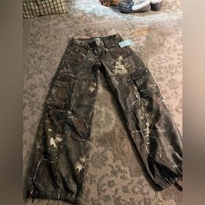 REVICE Camouflage Patterned Pants